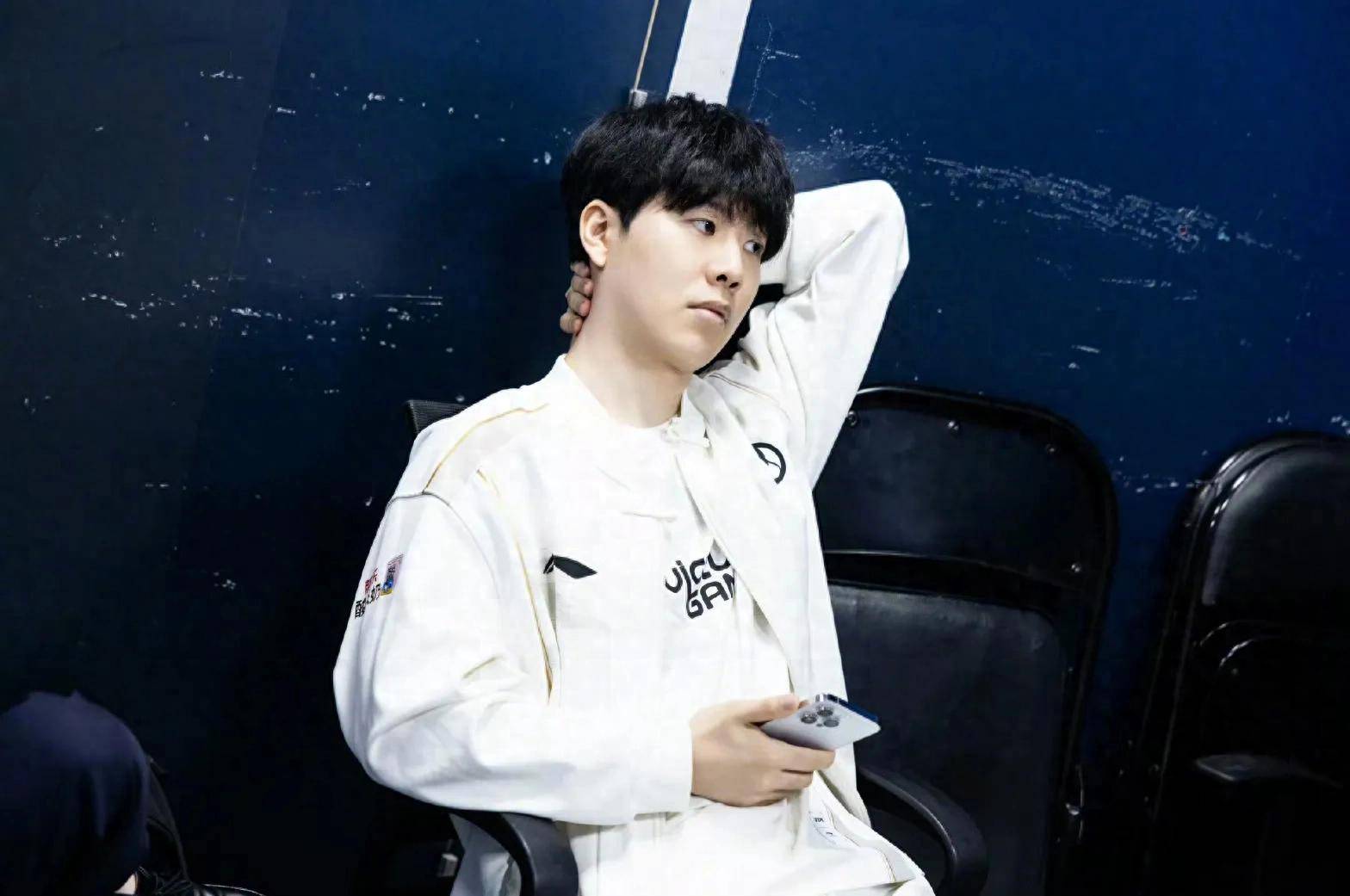 EDG轻取LNG，拿下夏季赛第八胜